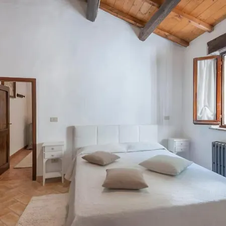 Urbino E Gola Del Furlo, Idromassaggio Lux Appartement *