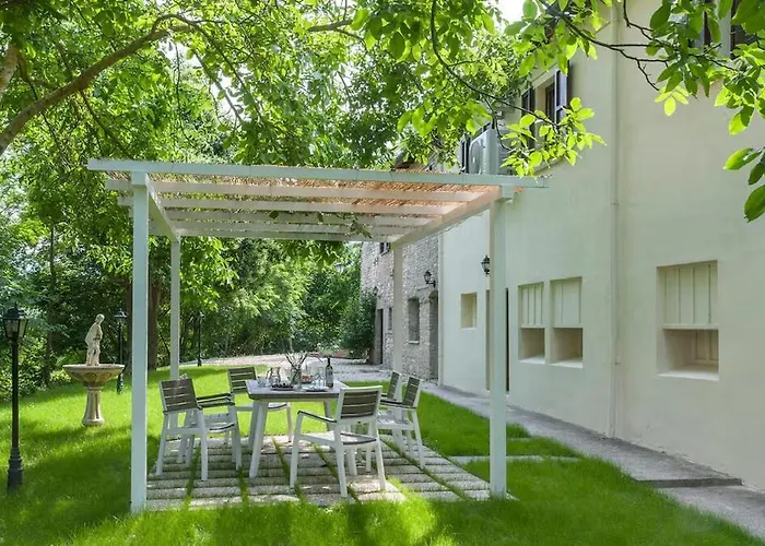 Urbino E Gola Del Furlo, Idromassaggio Lux Bellaria-Pole-Petriccio